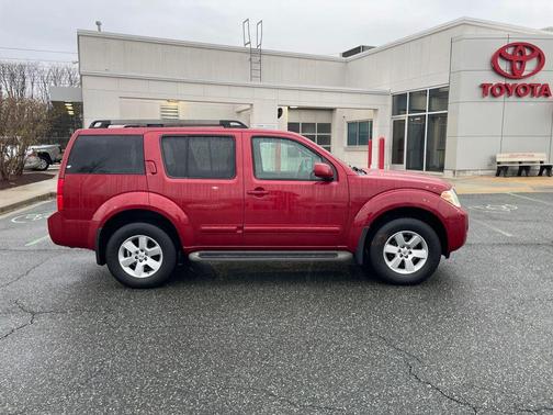 2011 Nissan Pathfinder SV