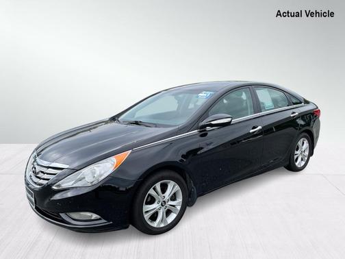 Photo 2 of 42 of 2013 Hyundai Sonata Limited