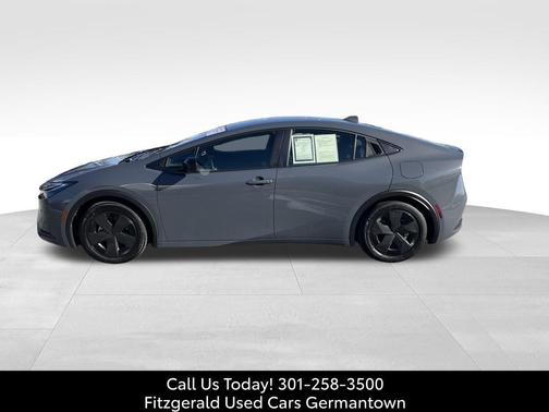 2025 Toyota Prius LE