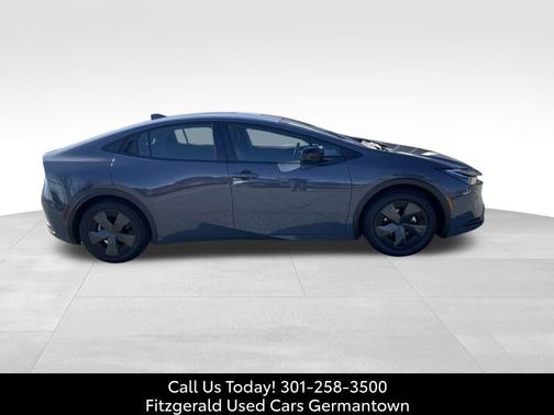 2025 Toyota Prius LE