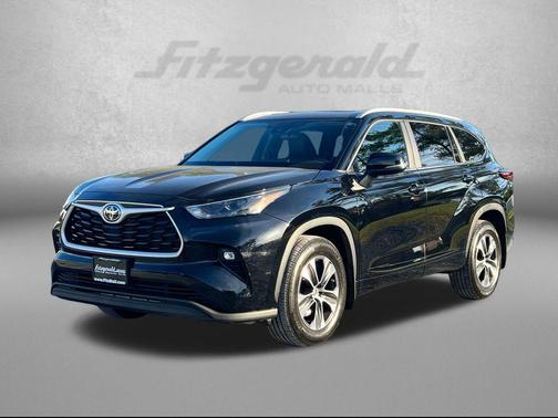 Midnight Black Metallic 2023 Toyota Highlander XLE