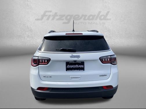 Bright White Clearcoat 2024 Jeep Compass Latitude