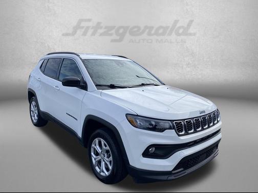 Bright White Clearcoat 2024 Jeep Compass Latitude