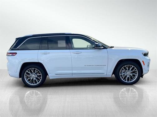 2022 Jeep Grand Cherokee Summit