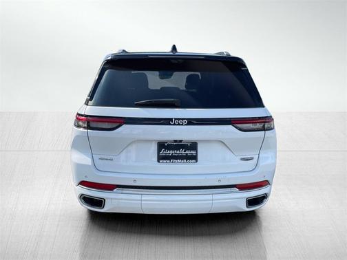 2022 Jeep Grand Cherokee Summit