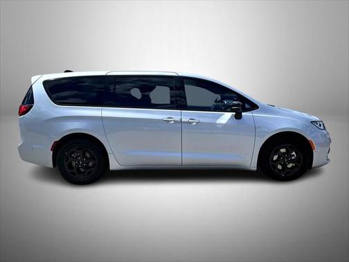 2024 Chrysler Pacifica Hybrid S Appearance Pkg