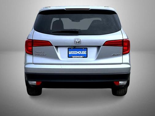 Lunar Silver Metallic 2018 Honda Pilot EX