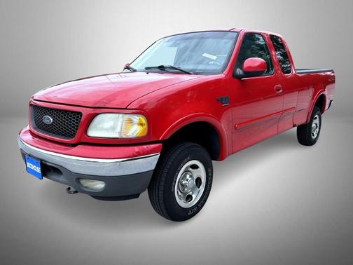 Red 2002 Ford F-150 XLT