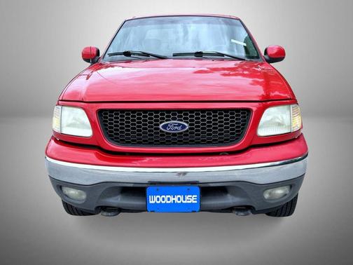 Red 2002 Ford F-150 XLT