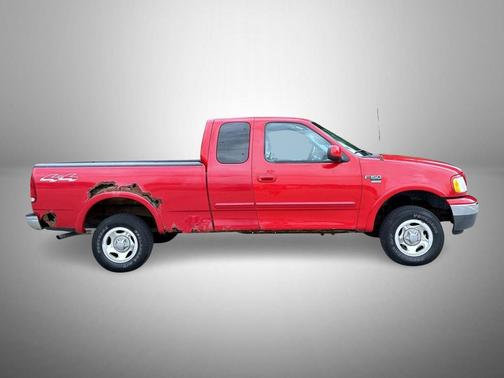 Red 2002 Ford F-150 XLT