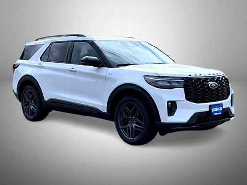 Star White Metallic Tri-Coat 2026 Ford Explorer ST-Line
