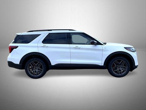 Star White Metallic Tri-Coat 2026 Ford Explorer ST-Line