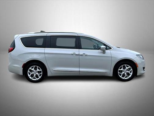 2020 Chrysler Pacifica Touring-L Plus
