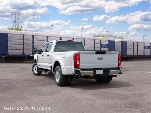 Oxford White 2027 Ford F-350 XL