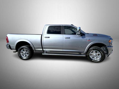2020 RAM 2500 Laramie Crew Cab 4X4 6'4' Box