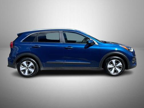 2022 Kia Niro LX