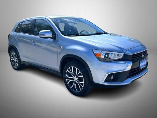 Cool Silver Metallic 2017 Mitsubishi Outlander Sport 2.4 SE