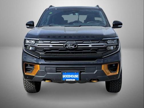 Agate Black Metallic 2026 Ford Expedition Tremor