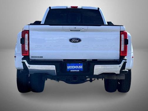 Oxford White 2024 Ford F-350 Lariat