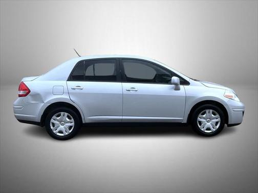 2011 Nissan Versa 1.8 S