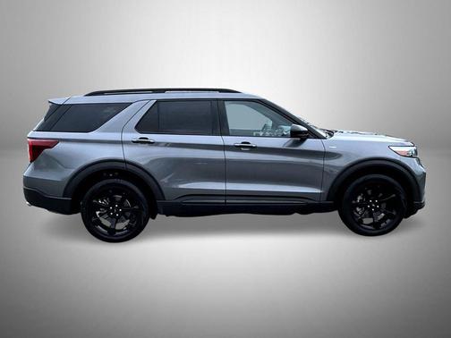 Carbonized Gray Metallic 2024 Ford Explorer ST-Line