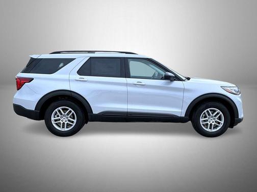 Space White Metallic 2026 Ford Explorer Active w/200A Pkg