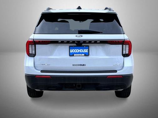 Space White Metallic 2026 Ford Explorer Active w/200A Pkg