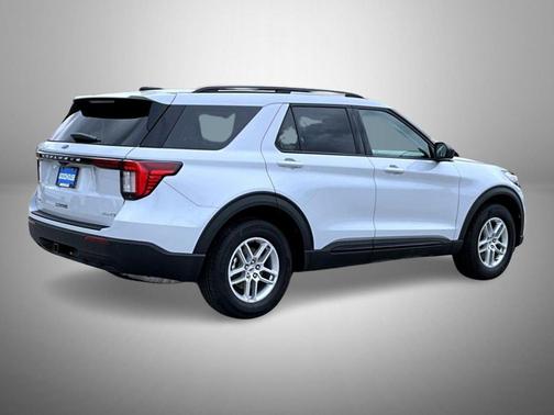 Space White Metallic 2026 Ford Explorer Active w/200A Pkg