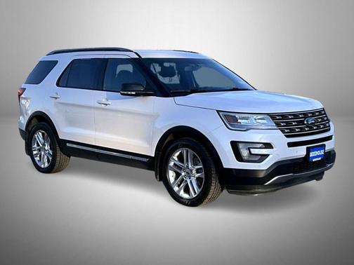 White 2017 Ford Explorer XLT