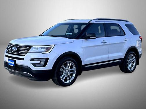White 2017 Ford Explorer XLT