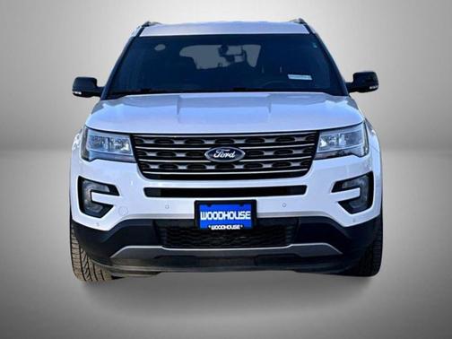 White 2017 Ford Explorer XLT