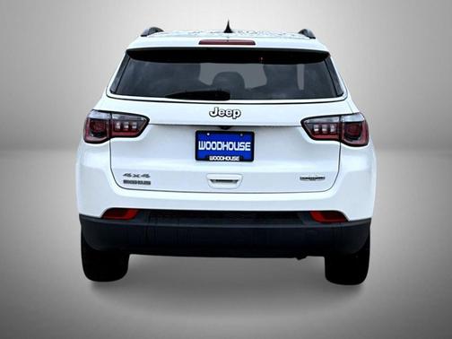 White Clearcoat 2019 Jeep Compass Latitude