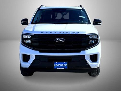 Star White Metallic Tri-Coat 2026 Ford Expedition Max Active 4x4