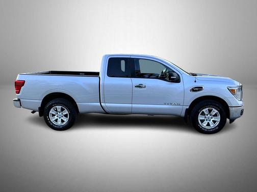 2017 Nissan Titan SV