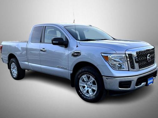 2017 Nissan Titan SV