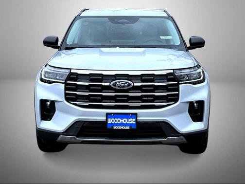 Space White Metallic 2026 Ford Explorer Active