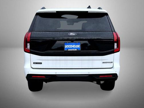 Star White Metallic Tri-Coat 2027 Ford Expedition Platinum