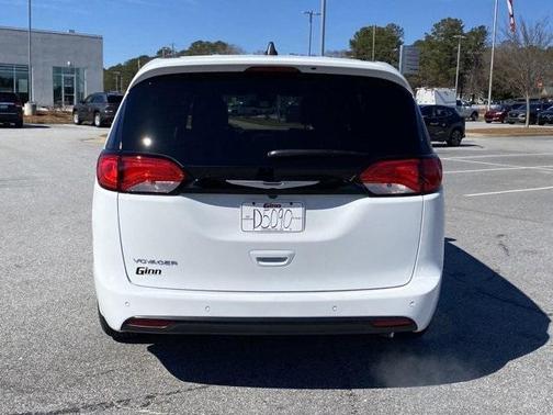 2025 Chrysler Voyager LX