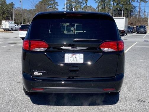 2025 Chrysler Voyager LX