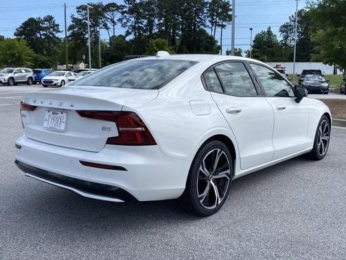 2024 Volvo S60 B5 Core Dark Theme