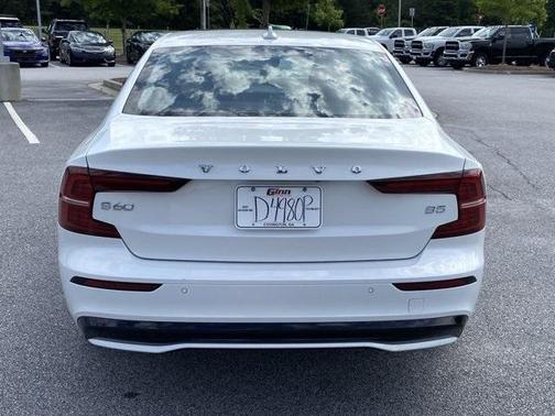 2024 Volvo S60 B5 Core Dark Theme