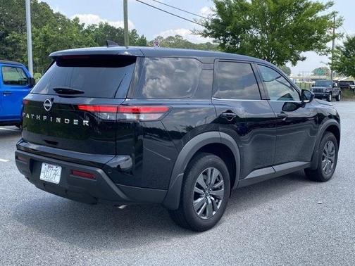 2024 Nissan Pathfinder S