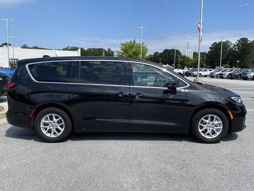 2023 Chrysler Pacifica Touring-L