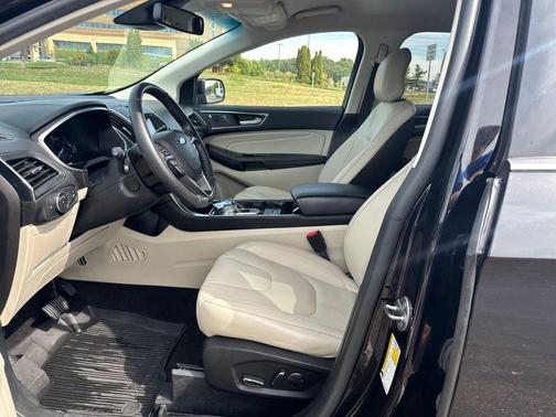Black Metallic 2019 Ford Edge Titanium