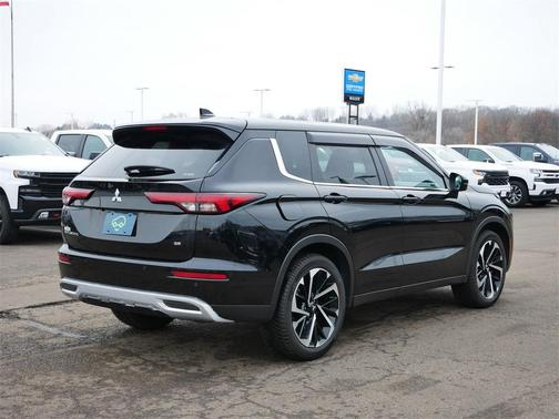 2022 Mitsubishi Outlander SE