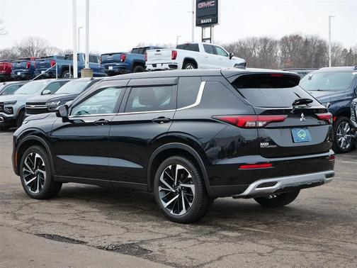 2022 Mitsubishi Outlander SE