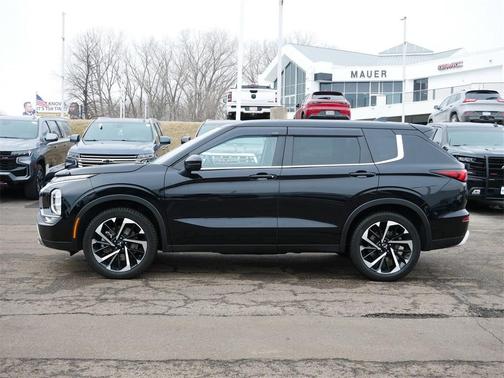 2022 Mitsubishi Outlander SE