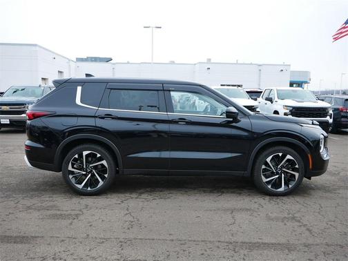 2022 Mitsubishi Outlander SE