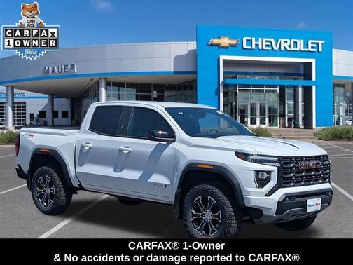 Summit White 2024 GMC Canyon AT4
