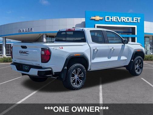 Summit White 2024 GMC Canyon AT4